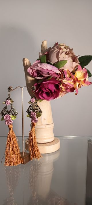 Pendientes +ramillete flamenca