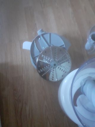 Robot de cocina nuevo sin estrenar.
Precio invatib