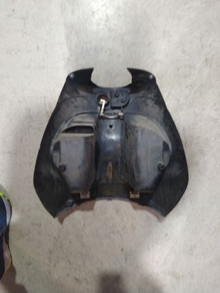 -Piaggio Zip. Contraescudo guantera 