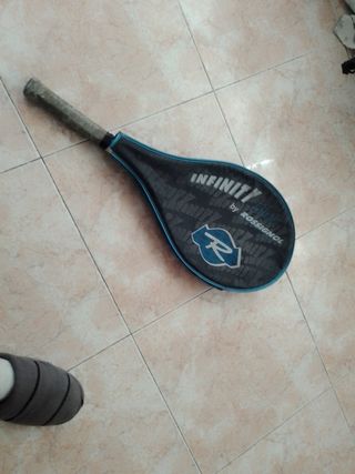 Raqueta Rossignol.