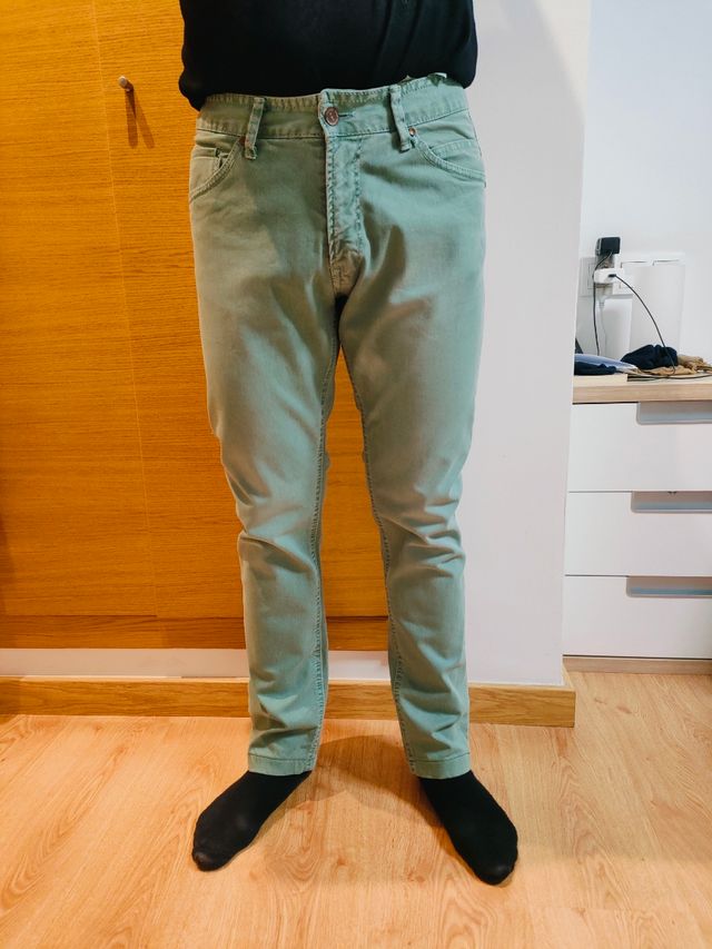Pantalon vaquero Zara. Talla 30