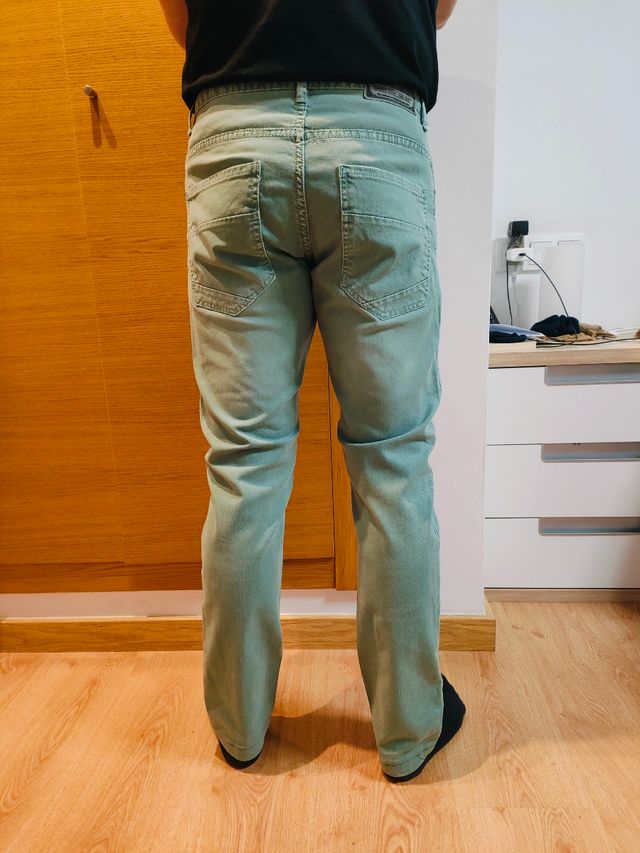 Pantalon vaquero Zara. Talla 30