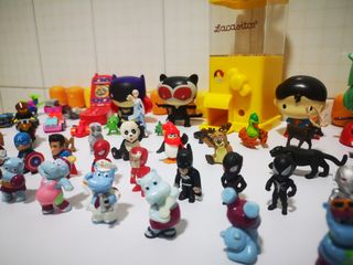 Figuras muñecos Huevos Kinder, Lacasitos, Lego,Toy