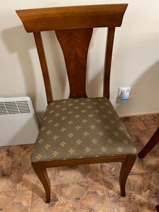 4 Sillas y 2 Butacas de Comedor. Madera de Cerezo