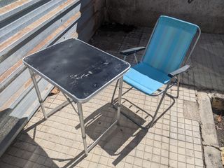 Mesa y silla plegables