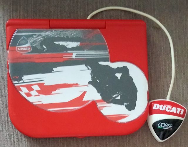 Computer interattivo trilingue