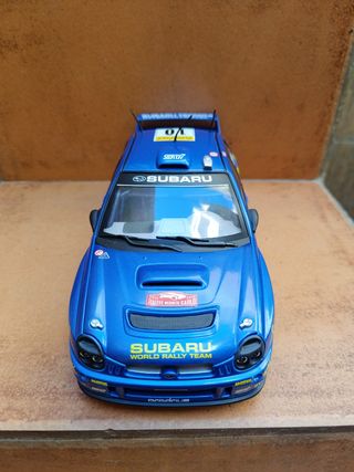 SUBARU DE SOLIDO ESCALA 1.18