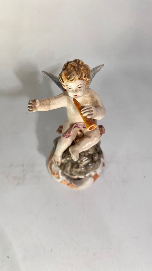 Ceramica di Bassano colorata di putto con flauto