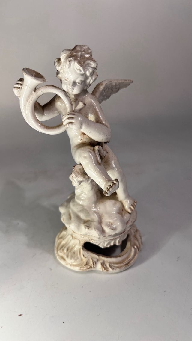 Statua di Bassano di angioletto e corno