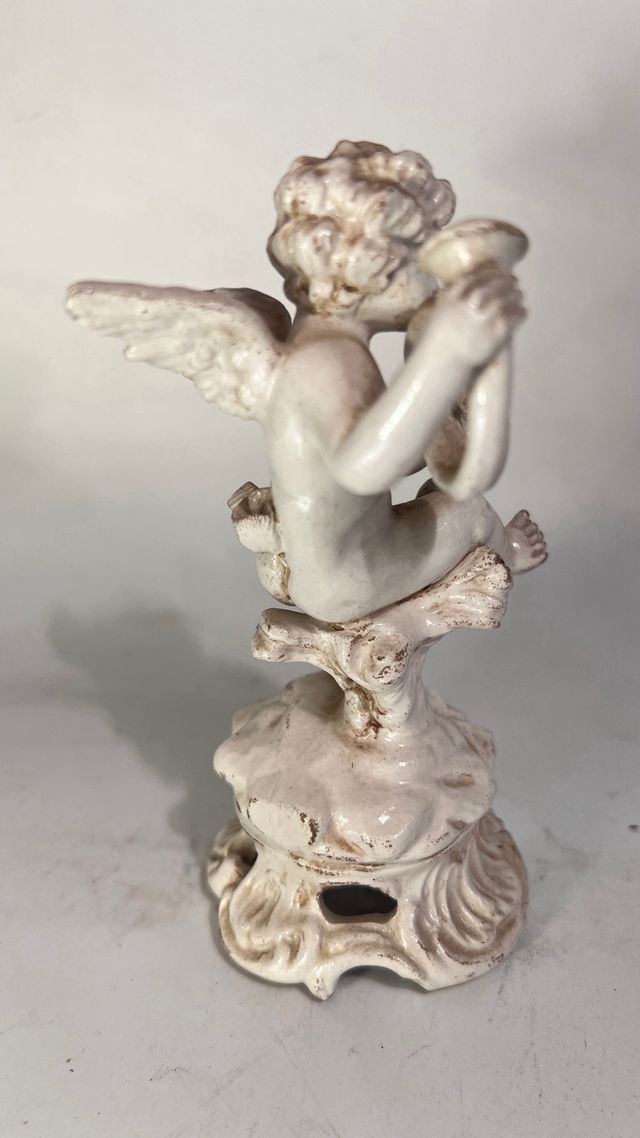 Statua di Bassano di angioletto e corno