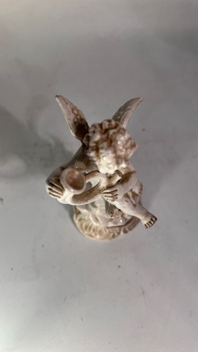 Statua di Bassano di angioletto e corno