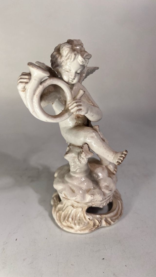 Statua di Bassano di angioletto e corno