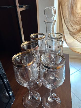 bottiglia in vetro piu calici