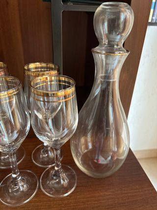 bottiglia in vetro piu calici