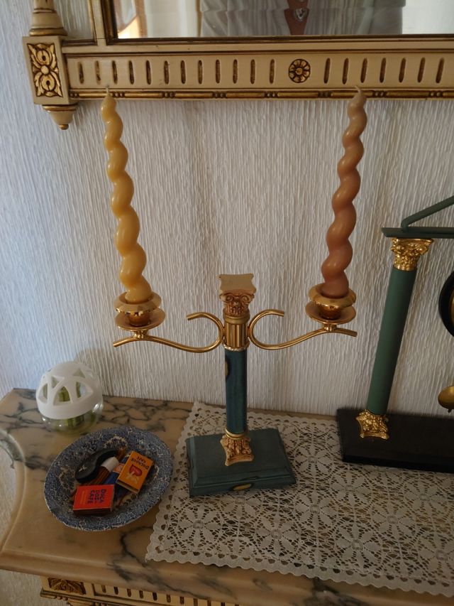 Reloj y candelabros
