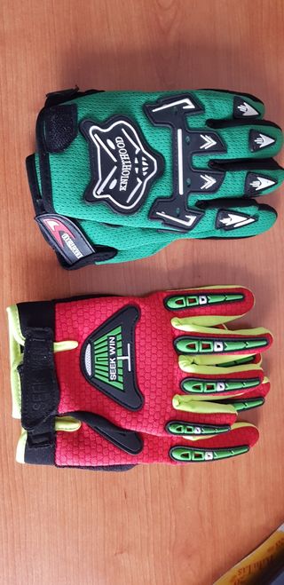 Casco y guantes