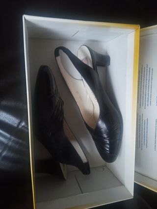 Zapato piel mujee, color negro talla 39