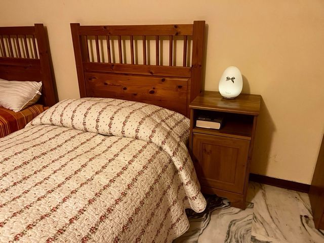 letto e comodino Ikea