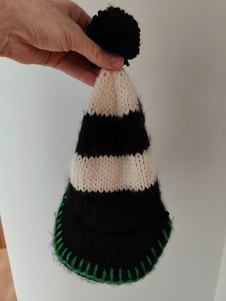 Gorro de lana con visera