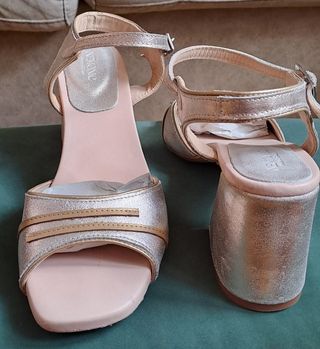 Sandalias doradas Nemonic sin estrenar talla 38