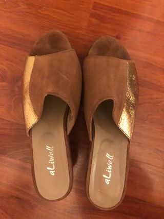 Sandalias plataforma ante marron y tira dorada t40