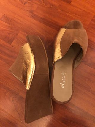 Sandalias plataforma ante marron y tira dorada t40