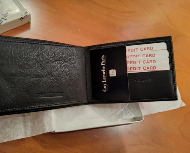 Portafoglio marca Guy Laroche in pelle