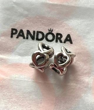 coppia di charm pandora con cuori