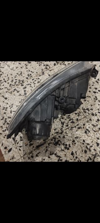 faro Skoda fabia 2016