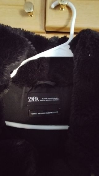 Abrigo/plumas zara