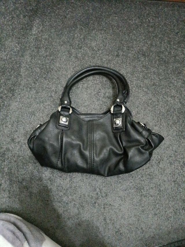 Bolso negro de cuero