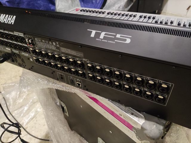 Mesa de mezclas digital Yamaha TF5 32ch