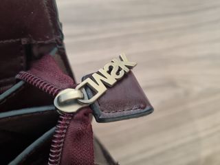 Cartera portadocumentos, Misako