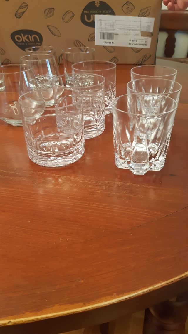 Cristalería. vasos y copas