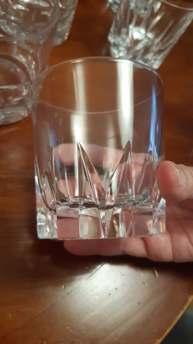 Cristalería. vasos y copas