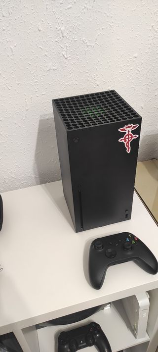 Xbox Series X 1TB Negra + 3 juegos