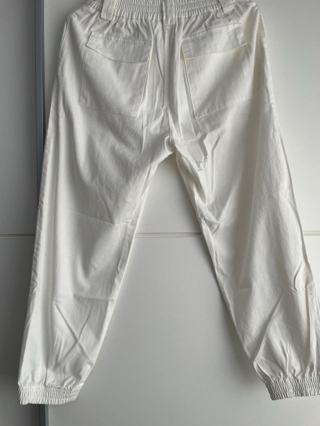 pantalones blancos Pull&Bear