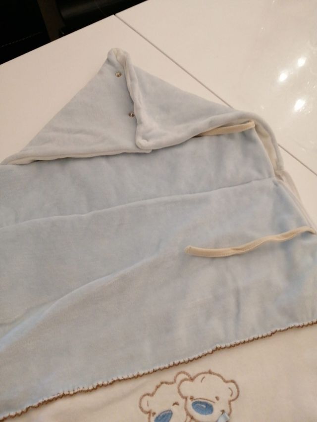 Saco de bebé con cremallera y capucha