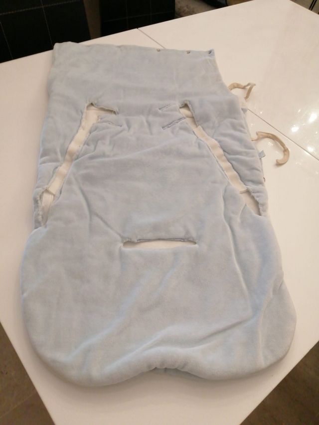 Saco de bebé con cremallera y capucha