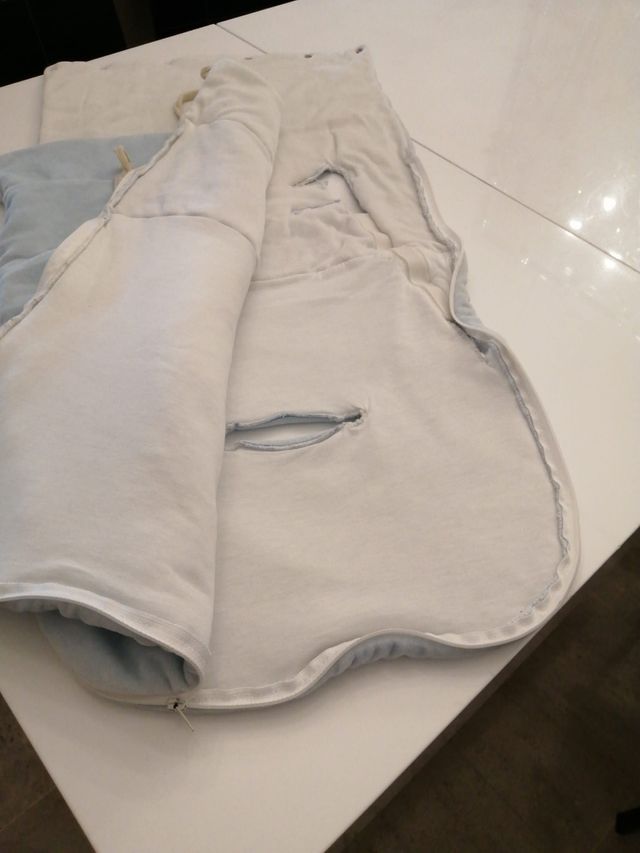 Saco de bebé con cremallera y capucha