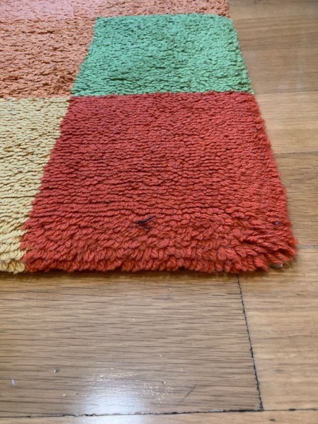 Alfombra dormitorio infantil pie cama