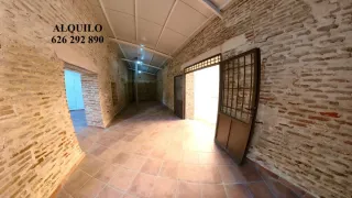 Negociable-alquiler Local 70 m + 100 m patio casco antiguo