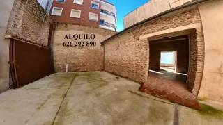 Negociable-alquiler Local 70 m + 100 m patio casco antiguo
