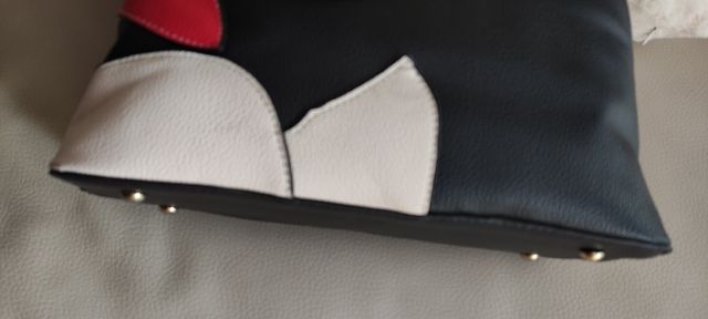 Bolso nuevo. Bolso negro. Bolso de mano.