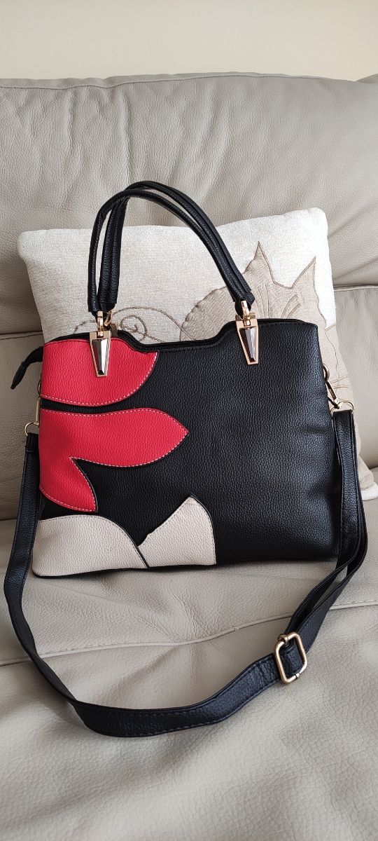 Bolso nuevo. Bolso negro. Bolso de mano.