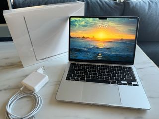 Macbook Air 13 M2 512GB como nuevo