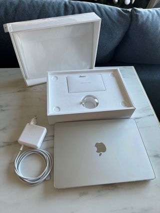 Macbook Air 13 M2 512GB como nuevo