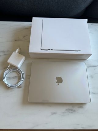 Macbook Air 13 M2 512GB como nuevo