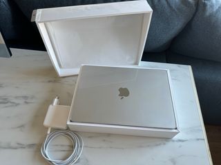Macbook Air 13 M2 512GB como nuevo