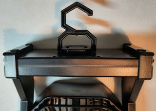 Ventilador con batería recargable y linterna.-